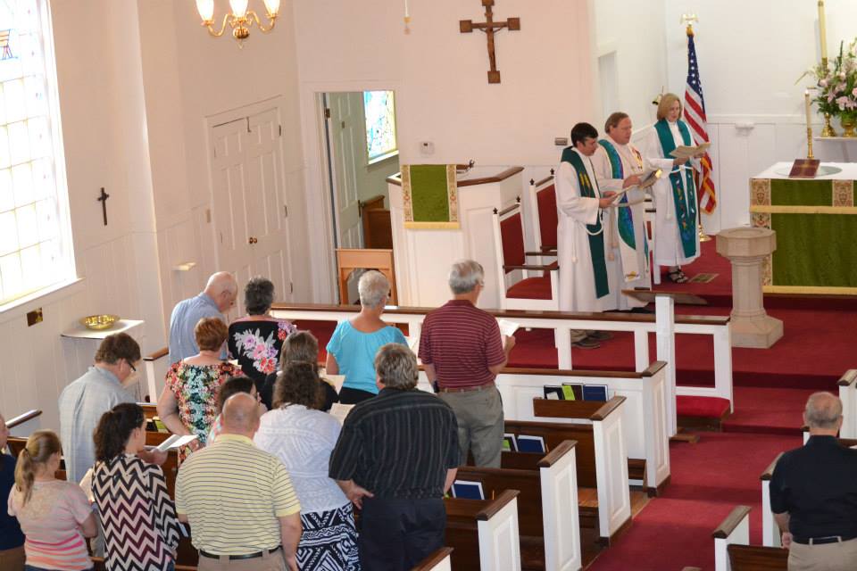 photo of worship at Common Grace Chapel in Stephenville