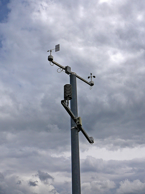 photo of weather anemometer